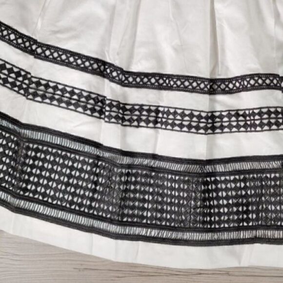 TalbotsāEmbroideredāPleatedĀ SkirtāSzā2P - Picture 3 of 8